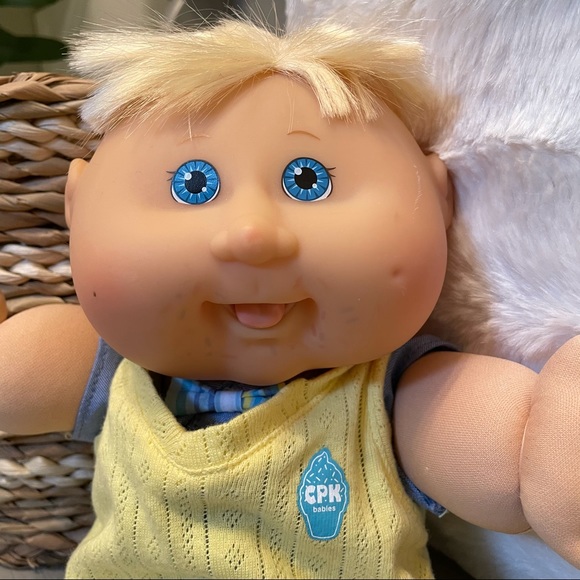 COPY - Cabbage Patch Kids Baby Doll 2007 - Picture 2 of 10